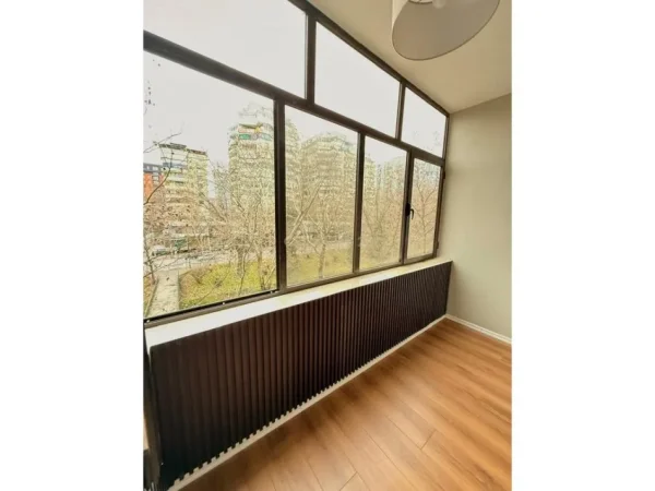 Tirane, jepet me qera zyre Kati 3, 80 m² 700 € (ish Ekspozita)