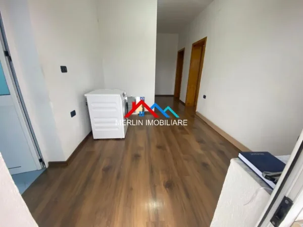 Tirane, jepet me qera apartament 1+1+Ballkon Kati 2, 78 m² 520 € (LIQENI ARTIFICIAL)