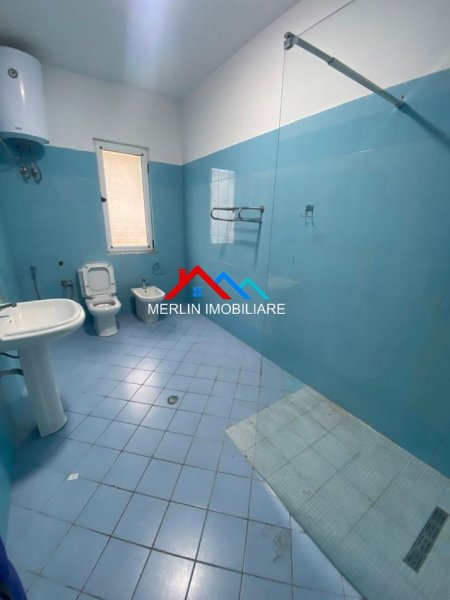 Tirane, jepet me qera apartament 1+1+Ballkon Kati 2, 78 m² 520 € (LIQENI ARTIFICIAL)