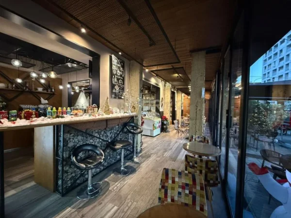 Tirane, jepet me qera bar-kafe Kati 0, 300 m² 1.500 € (Xhamllik)