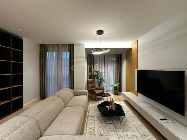 Tirane, jepet me qera apartament 2+1 Kati 3, 145 m² 3.500 € (Qender)