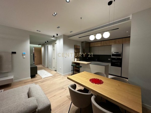 Tirane, jepet me qera apartament 2+1 Kati 3, 145 m² 3.500 € (Qender)