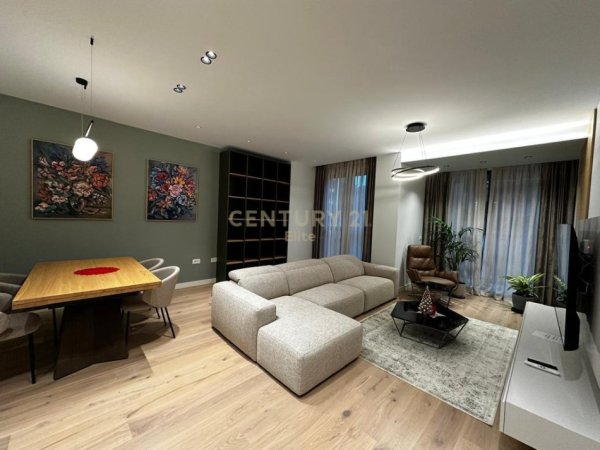 Tirane, jepet me qera apartament 2+1 Kati 3, 145 m² 3.500 € (Qender)