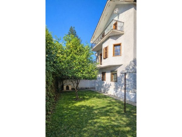 Tirane, jepet me qera Vile 3 Katshe , 750 m² 4.500 € (Restorant Durresi)