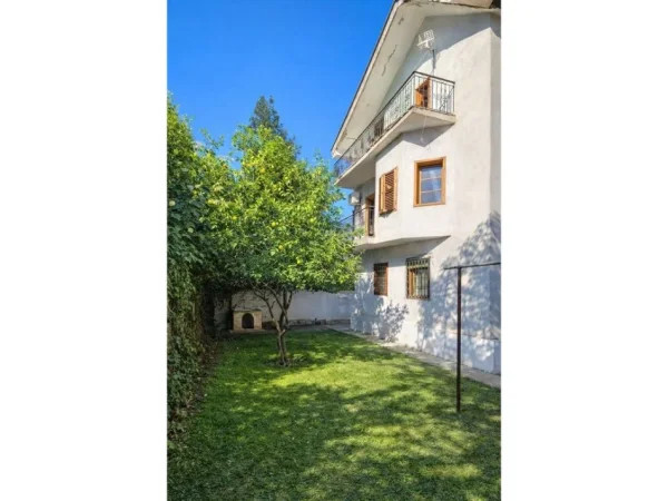 Tirane, jepet me qera Vile 3 Katshe , 750 m² 4.500 € (Restorant Durresi)