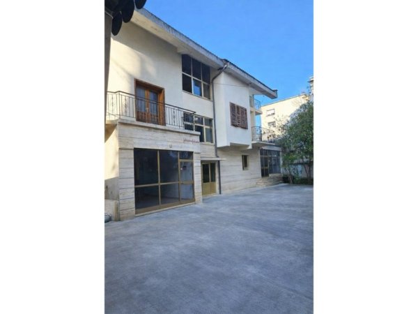 Tirane, jepet me qera Vile 3 Katshe , 750 m² 4.500 € (Restorant Durresi)