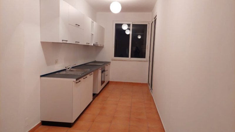 Tirane, jepet me qera apartament 2+1 Kati 8, 104 m² 450 € (astir)