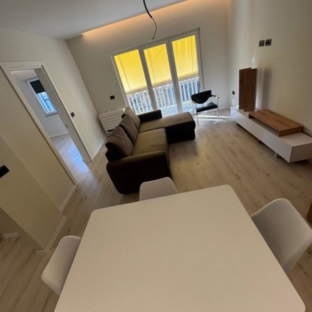 Tirane, jepet me qera apartament 1+1+Ballkon Kati 3, 50 m² 800 € 