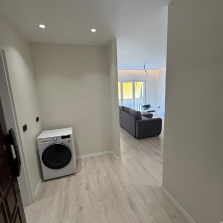 Tirane, jepet me qera apartament 1+1+Ballkon Kati 3, 50 m² 800 € 