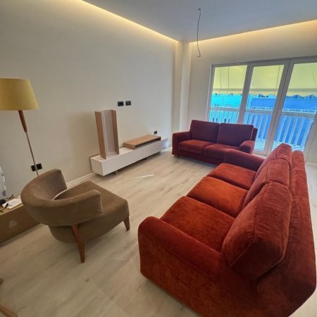 Tirane, jepet me qera apartament 1+1+Ballkon Kati 3, 850 € 