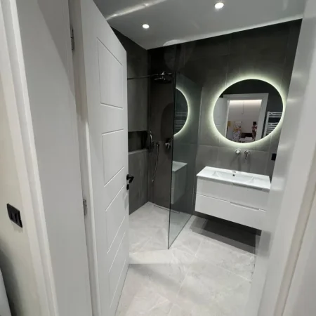 Tirane, jepet me qera apartament 1+1+Ballkon Kati 3, 850 € 