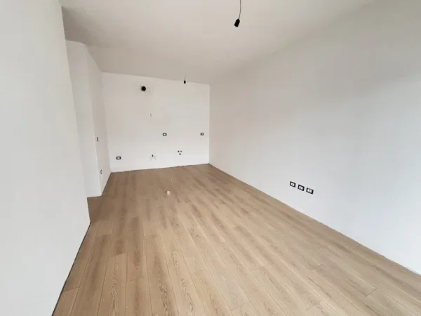 Tirane, shes apartament 2+1+Ballkon Kati 7, 91 m² 98.000 € (Autostrada TR-DR)