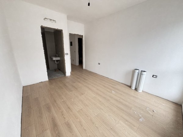 Tirane, shes apartament 2+1+Ballkon Kati 7, 91 m² 98.000 € (Autostrada TR-DR)