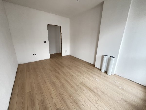 Tirane, shes apartament 2+1+Ballkon Kati 7, 91 m² 98.000 € (Autostrada TR-DR)