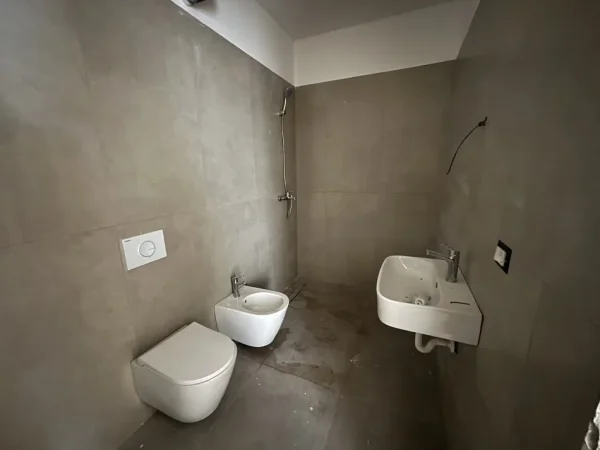 Tirane, shes apartament 2+1+Ballkon Kati 7, 91 m² 98.000 € (Autostrada TR-DR)