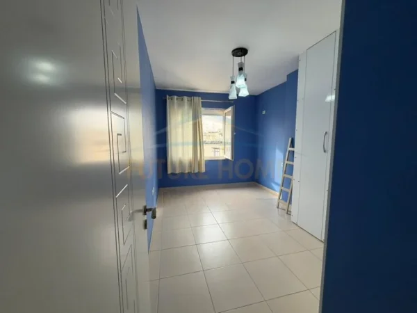 Tirane, shitet apartament 2+1+Ballkon Kati 8, 89 m² 130.000 € (Unaza e Re)
