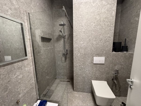 Tirane, jepet me qera apartament 1+1+Ballkon Kati 2, 77 m² 700 € 