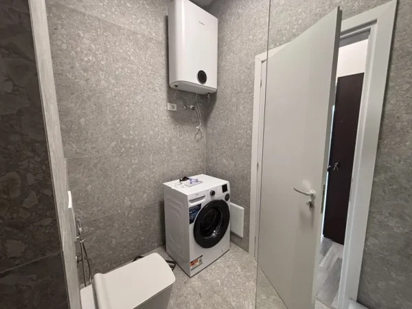 Tirane, jepet me qera apartament 1+1+Ballkon Kati 2, 77 m² 700 € 