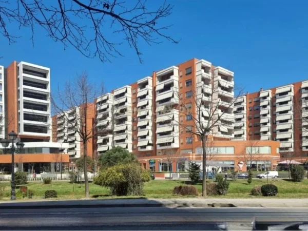 Tirane, shitet ambjent biznesi Kati 0, 86 m² 470.000 € (Kompleksi Delijorgji)ADORE130354
