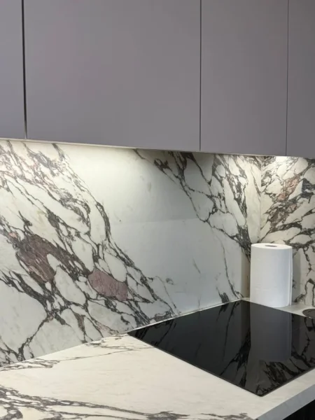 Tirane, jepet me qera apartament 1+1 Kati 13, 65 m² 1.200 € (mine peza)