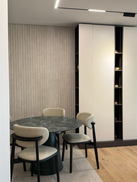 Tirane, jepet me qera apartament 1+1 Kati 13, 65 m² 1.200 € (mine peza)