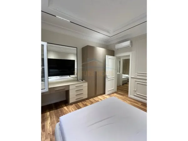 Durres, jepet me qera apartament , 64 m² 700 € (Durres)