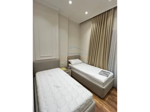 Durres, jepet me qera apartament , 64 m² 700 € (Durres)