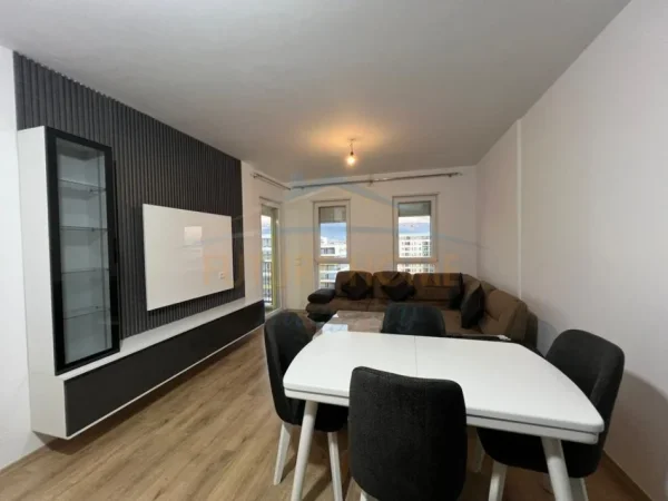 Tirane, jepet me qera apartament 2+1+Ballkon Kati 8, 99 m² 600 € (QTU)