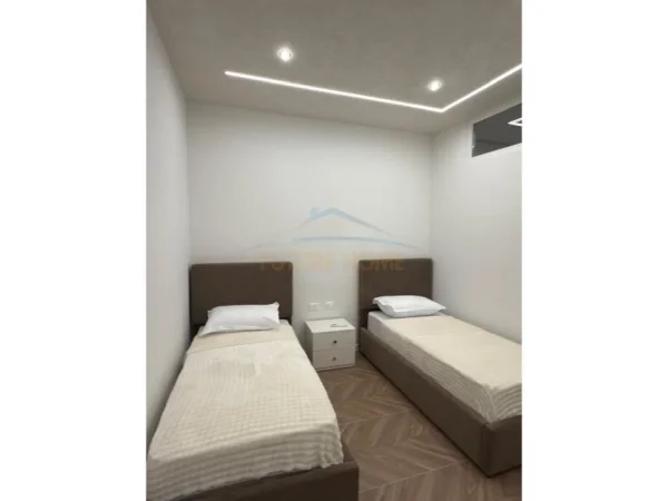 Durres, jepet me qera apartament 2+1 , 1.200 € 