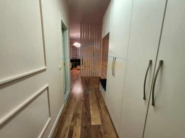 Tirane, jepet me qera apartament 2+1+Ballkon Kati 3, 105 m² 850 € (Kopshti Zoologjik)