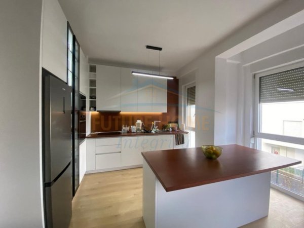 Tirane, shitet Vile 3 Katshe , 220 m² 399.000 € (Farke)