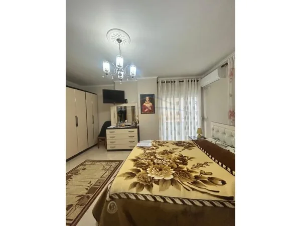 Tirane, shitet apartament 2+1+Ballkon Kati 3, 177 m² (Fresk)