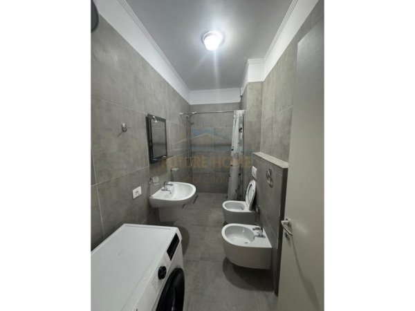 Tirane, jepet me qera apartament 1+1+Ballkon Kati 5, 77 m² 500 € (Unaza e Re)