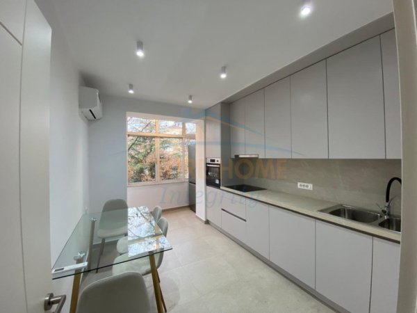 Tirane, jepet me qera apartament 1+1+Ballkon Kati 3, 66 m² 625 € (Shkolla e Baletit)