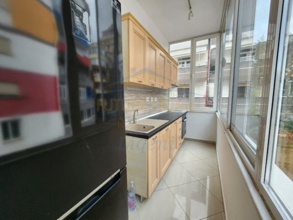 Tirane, jepet me qera apartament 2+1+Ballkon Kati 3, 105 m² 850 € (Kopshti Zoologjik)