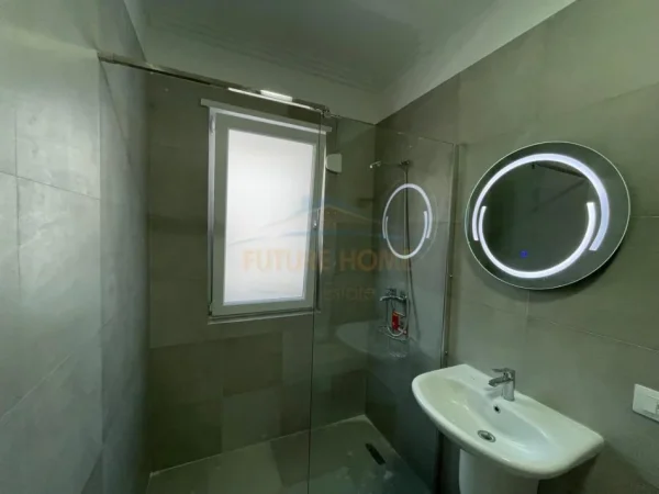 Tirane, jepet me qera apartament 2+1+Ballkon Kati 6, 97 m² 550 € (QTU)