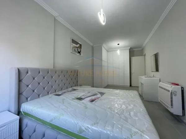 Tirane, jepet me qera apartament 2+1+Ballkon Kati 6, 97 m² 550 € (QTU)