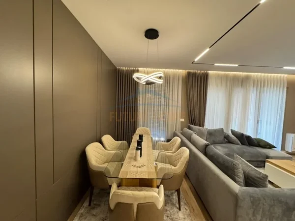 Tirane, jepet me qera apartament 2+1+Ballkon Kati 6, 125 m² (Rruga e Kavajes)