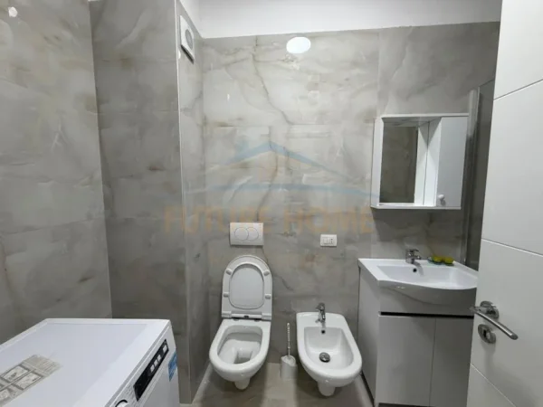 Tirane, jepet me qera apartament 1+1+Ballkon Kati 3, 62 m² 520 € (Unaza e Re)