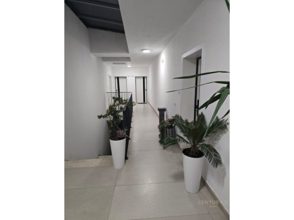 Tirane, jepet me qera apartament 2+1+Ballkon Kati 9, 91 m² 750 € (don bosko)