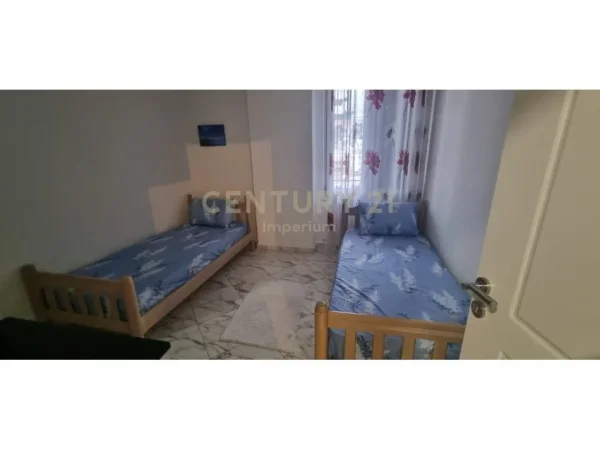 Tirane, jepet me qera apartament 2+1+Ballkon Kati 5, 95 m² 500 € (yzberisht)
