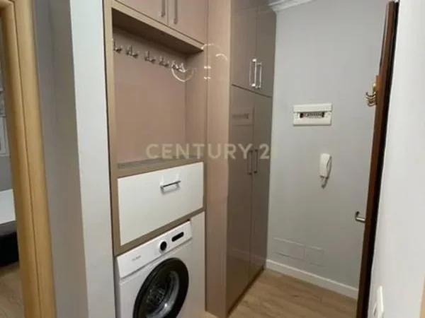 Tirane, jepet me qera apartament 1+1 Kati 2, 56 m² 600 € (kodra e diellit)