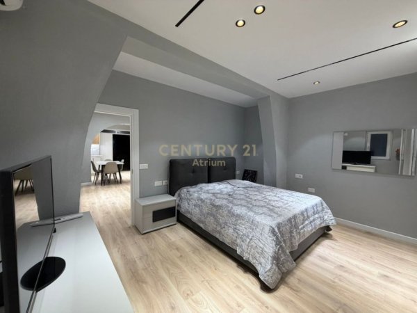 Tirane, jepet me qera apartament 1+1 Kati 1, 45 m² 500 € (oxhaku)