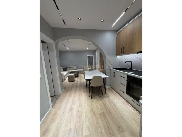 Tirane, jepet me qera apartament 1+1 Kati 1, 45 m² 500 € (oxhaku)