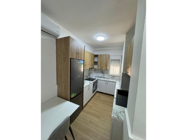 Tirane, jepet me qera apartament 2+1+Ballkon Kati 1, 103 m² 550 € (kodra e diellit bill klinton)