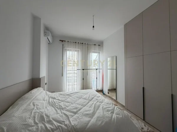 Tirane, jepet me qera apartament 2+1+Ballkon Kati 6, 100 m² 900 € (pazari i ri)