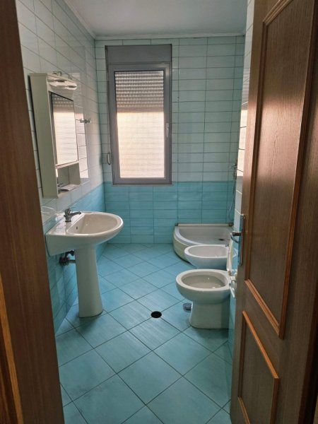 Tirane, shitet apartament 2+1+Ballkon , 103 m² 247.420 € (Zogu i Zi)