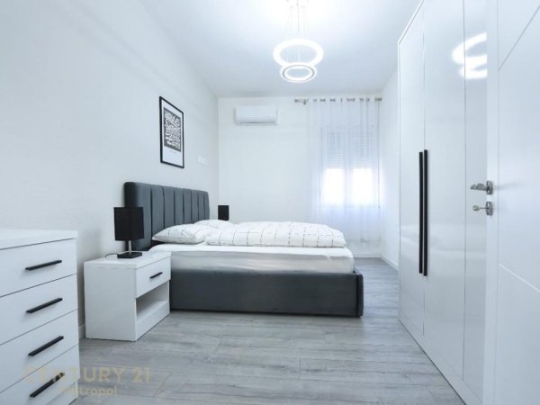 Tirane, jepet me qera apartament 1+1+Ballkon Kati 3, 70 m² 500 € (mihal grameno shkolla baletit)