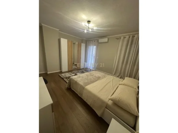 Tirane, jepet me qera apartament 1+1 Kati 4, 78 m² 800 € (sheshi skenderbeu)
