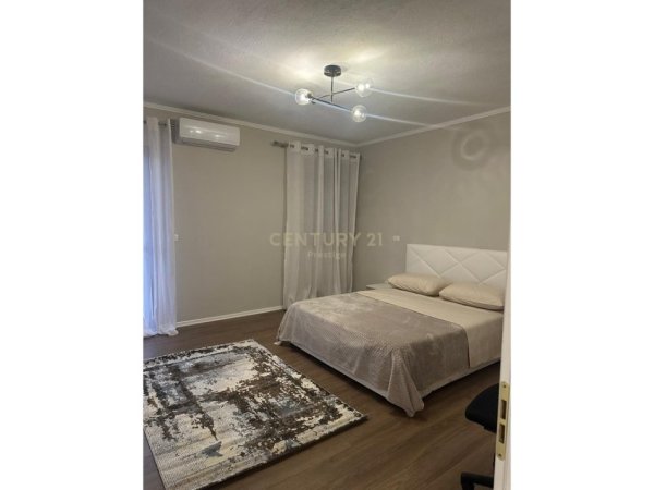 Tirane, jepet me qera apartament 1+1 Kati 4, 78 m² 800 € (sheshi skenderbeu)